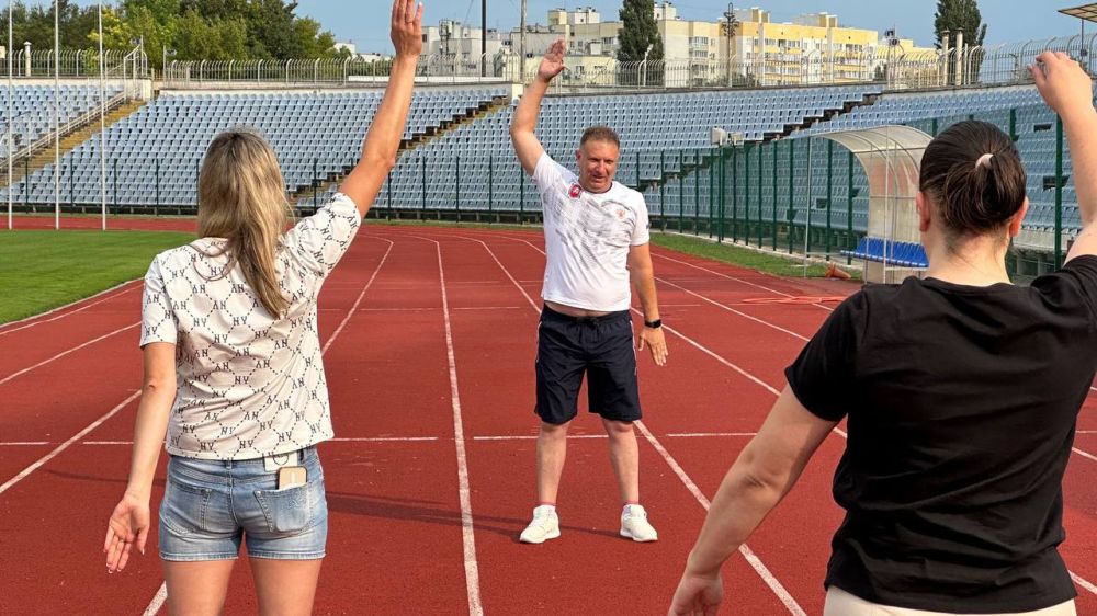 На стадионе Центра спортивной подготовки сборных команд Республики Крым (бывший «Локомотив») состоялась зарядка от Министерства спорта Республики Крым На стадионе Центра спортивной подготовки сборных команд Республики Крым (бывший «Локомотив») состоялась зарядка от Министерства спорта Республики Крым
