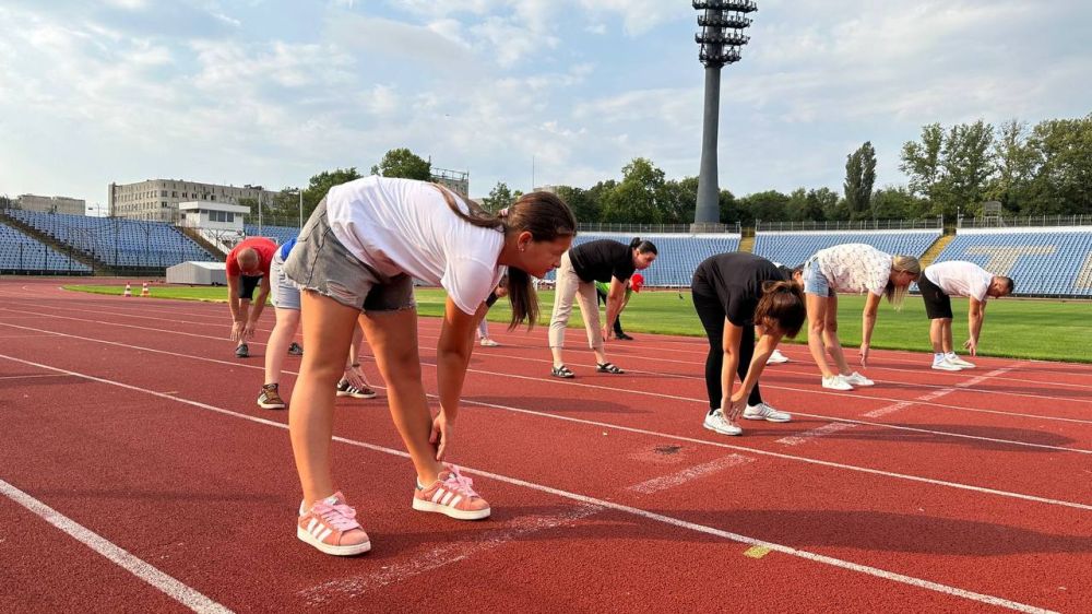 На стадионе Центра спортивной подготовки сборных команд Республики Крым (бывший «Локомотив») состоялась зарядка от Министерства спорта Республики Крым На стадионе Центра спортивной подготовки сборных команд Республики Крым (бывший «Локомотив») состоялась зарядка от Министерства спорта Республики Крым