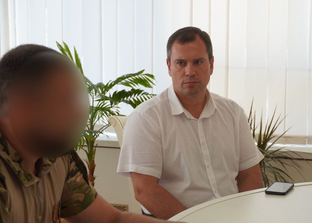 Олег Каторгин: #своих_не_бросаем. Сегодня встретились с военнослужащим, который участвует в СВО. Боец приехал в отпуск, после которого вновь отправится в зону проведения спецоперации Олег Каторгин: #своих_не_бросаем. Сегодня встретились с военнослужащим, который участвует в СВО. Боец приехал в отпуск, после которого вновь отправится в зону проведения спецоперации