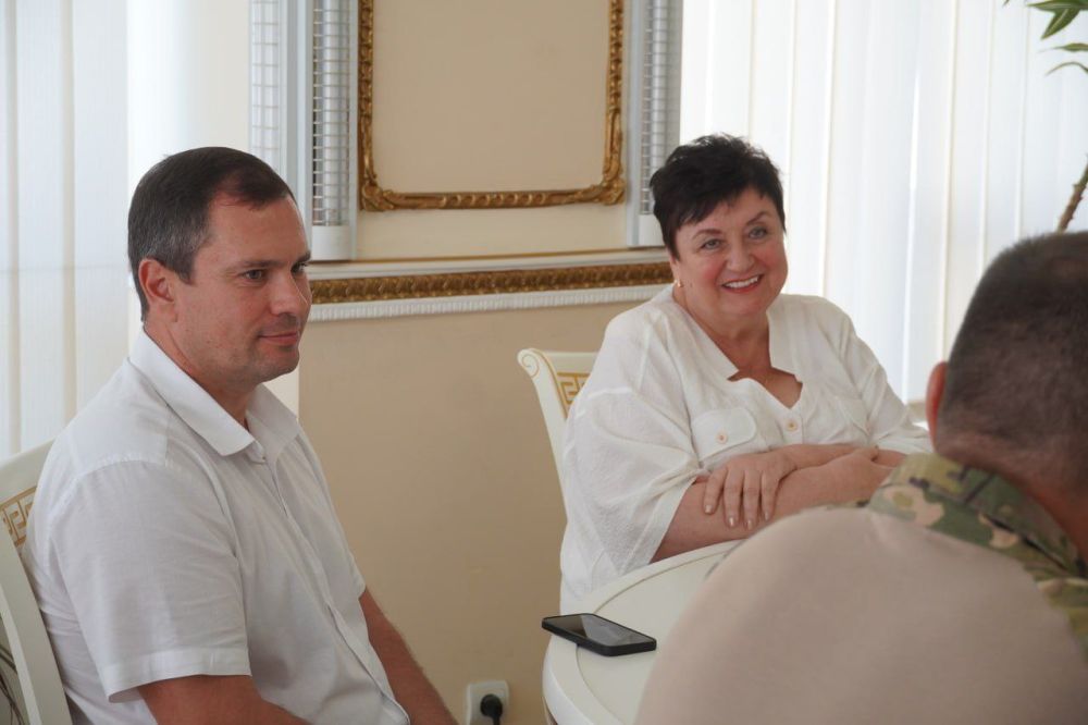 Олег Каторгин: #своих_не_бросаем. Сегодня встретились с военнослужащим, который участвует в СВО. Боец приехал в отпуск, после которого вновь отправится в зону проведения спецоперации Олег Каторгин: #своих_не_бросаем. Сегодня встретились с военнослужащим, который участвует в СВО. Боец приехал в отпуск, после которого вновь отправится в зону проведения спецоперации