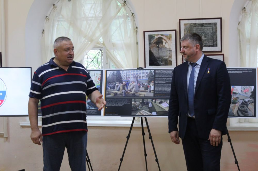 В Крымском этнографическом музее 22 июля 2024 года при поддержке Министерства культуры Крыма состоялась презентация фотовыставки «Русская весна. Луганск. 2014: Даты, люди, события» В Крымском этнографическом музее 22 июля 2024 года при поддержке Министерства культуры Крыма состоялась презентация фотовыставки «Русская весна. Луганск. 2014: Даты, люди, события»