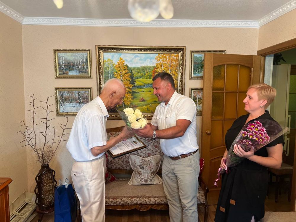 Игорь Ивин: Сегодня свой 90-летний юбилей отмечает член совета ветеранов Гребенюк Анатолий Николаевич Игорь Ивин: Сегодня свой 90-летний юбилей отмечает член совета ветеранов Гребенюк Анатолий Николаевич