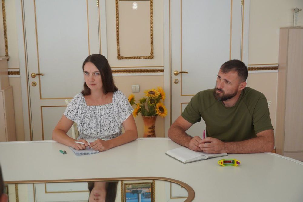 Олег Каторгин: #своих_не_бросаем. Сегодня встретились с военнослужащим, который участвует в СВО. Боец приехал в отпуск, после которого вновь отправится в зону проведения спецоперации Олег Каторгин: #своих_не_бросаем. Сегодня встретились с военнослужащим, который участвует в СВО. Боец приехал в отпуск, после которого вновь отправится в зону проведения спецоперации