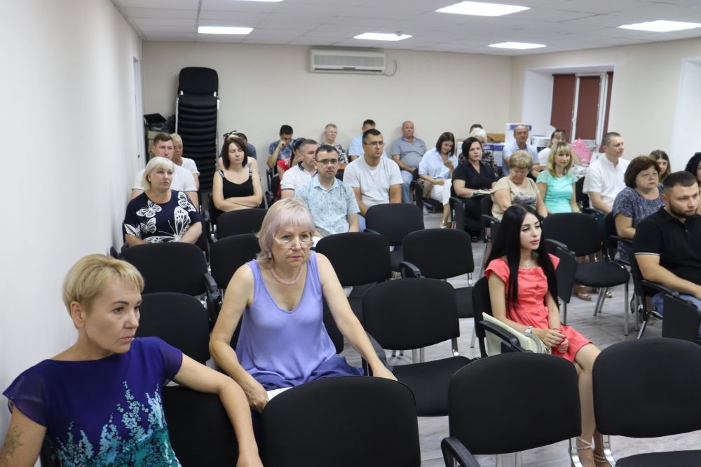 Глава администрации Сакского района Владислав Хаджиев провёл аппаратное совещание с начальниками структурных подразделений администрации, руководителями предприятий района Глава администрации Сакского района Владислав Хаджиев провёл аппаратное совещание с начальниками структурных подразделений администрации, руководителями предприятий района