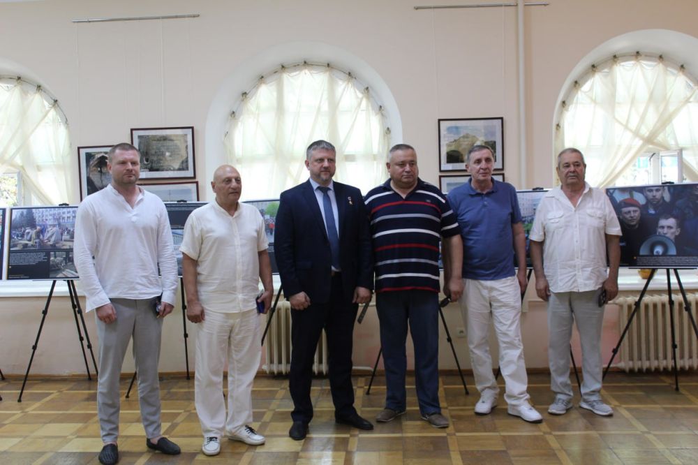 В Крымском этнографическом музее 22 июля 2024 года при поддержке Министерства культуры Крыма состоялась презентация фотовыставки «Русская весна. Луганск. 2014: Даты, люди, события» В Крымском этнографическом музее 22 июля 2024 года при поддержке Министерства культуры Крыма состоялась презентация фотовыставки «Русская весна. Луганск. 2014: Даты, люди, события»