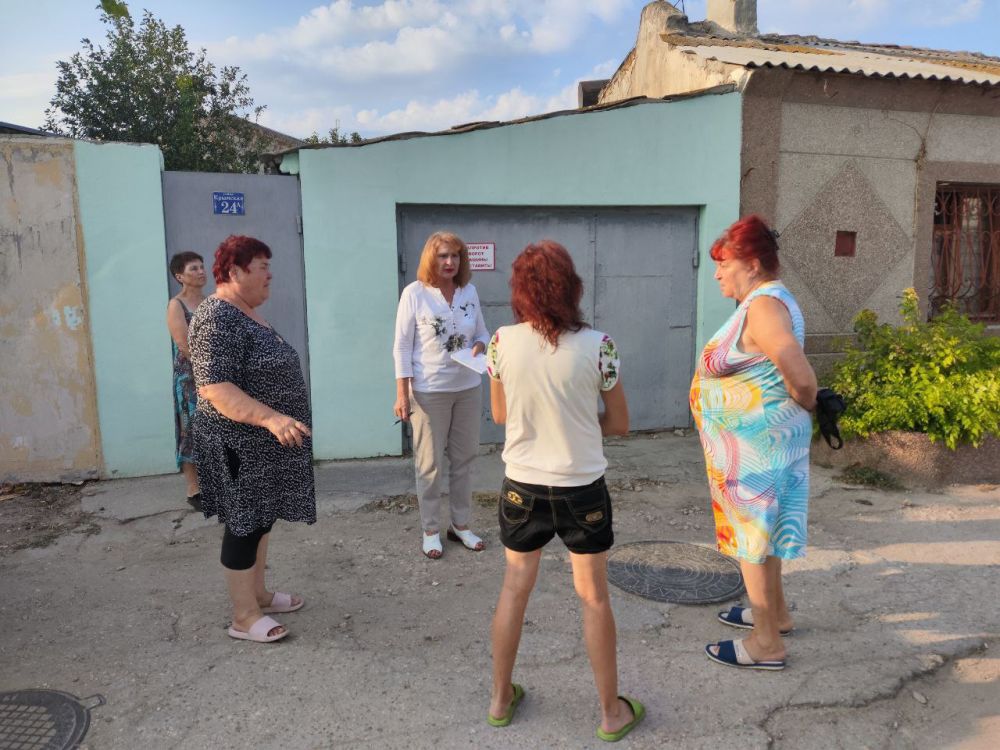 Эммилия Леонова: Провела встречу с жителями частного сектора по ул. Крымской Эммилия Леонова: Провела встречу с жителями частного сектора по ул. Крымской