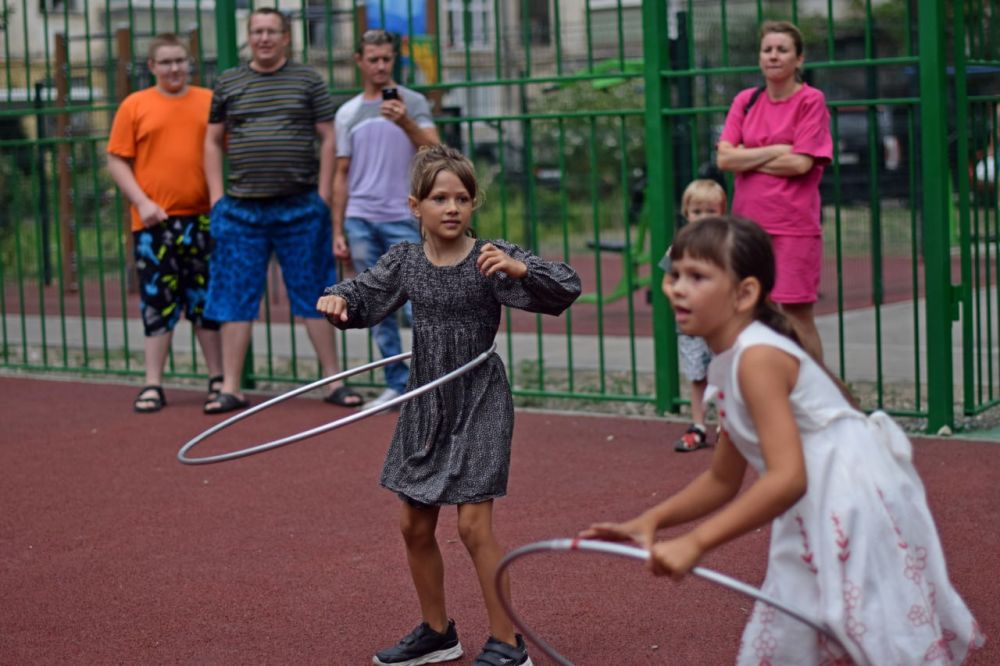 19 июля на улице Семашко, 11, 13, 17 состоялось торжественное открытие двора после завершения работ по благоустройству 19 июля на улице Семашко, 11, 13, 17 состоялось торжественное открытие двора после завершения работ по благоустройству