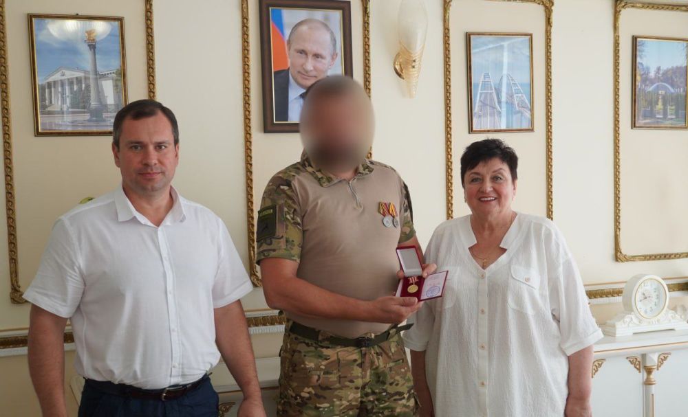 Олег Каторгин: #своих_не_бросаем. Сегодня встретились с военнослужащим, который участвует в СВО. Боец приехал в отпуск, после которого вновь отправится в зону проведения спецоперации Олег Каторгин: #своих_не_бросаем. Сегодня встретились с военнослужащим, который участвует в СВО. Боец приехал в отпуск, после которого вновь отправится в зону проведения спецоперации