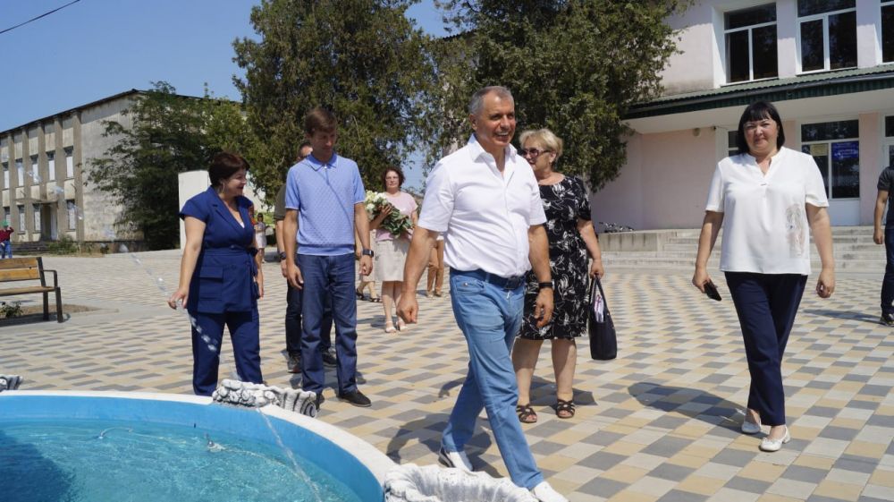Председатель Государственного Совета Республики Крым Владимир Константинов посетил Советский район и встретился с жителями сельских поселений Председатель Государственного Совета Республики Крым Владимир Константинов посетил Советский район и встретился с жителями сельских поселений