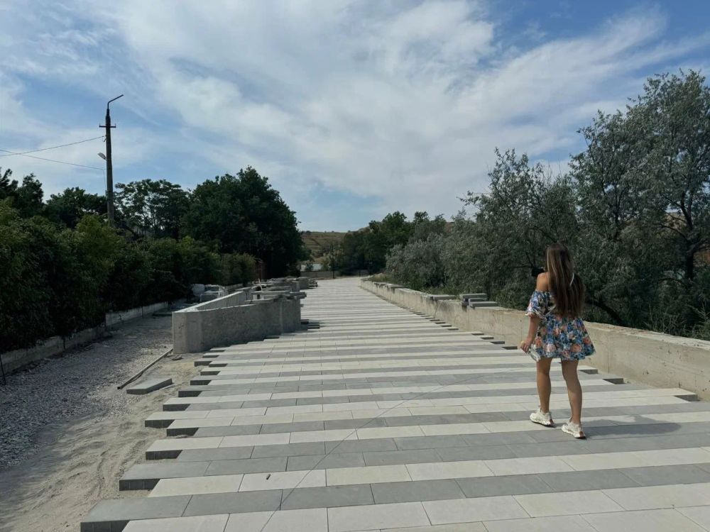 В селе Песчаное Бахчисарайского района ведутся работы по благоустройству набережной и прилегающих к ней пешеходных зон В селе Песчаное Бахчисарайского района ведутся работы по благоустройству набережной и прилегающих к ней пешеходных зон