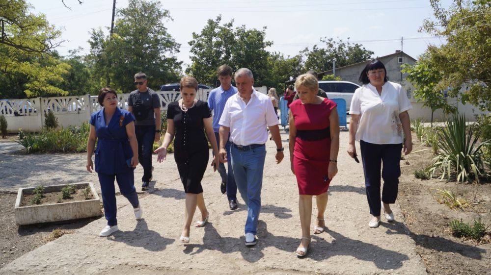 Председатель Государственного Совета Республики Крым Владимир Константинов посетил Советский район и встретился с жителями сельских поселений Председатель Государственного Совета Республики Крым Владимир Константинов посетил Советский район и встретился с жителями сельских поселений