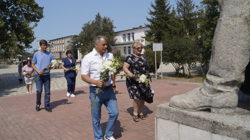Председатель Государственного Совета Республики Крым Владимир Константинов посетил Советский район и встретился с жителями сельских поселений Председатель Государственного Совета Республики Крым Владимир Константинов посетил Советский район и встретился с жителями сельских поселений
