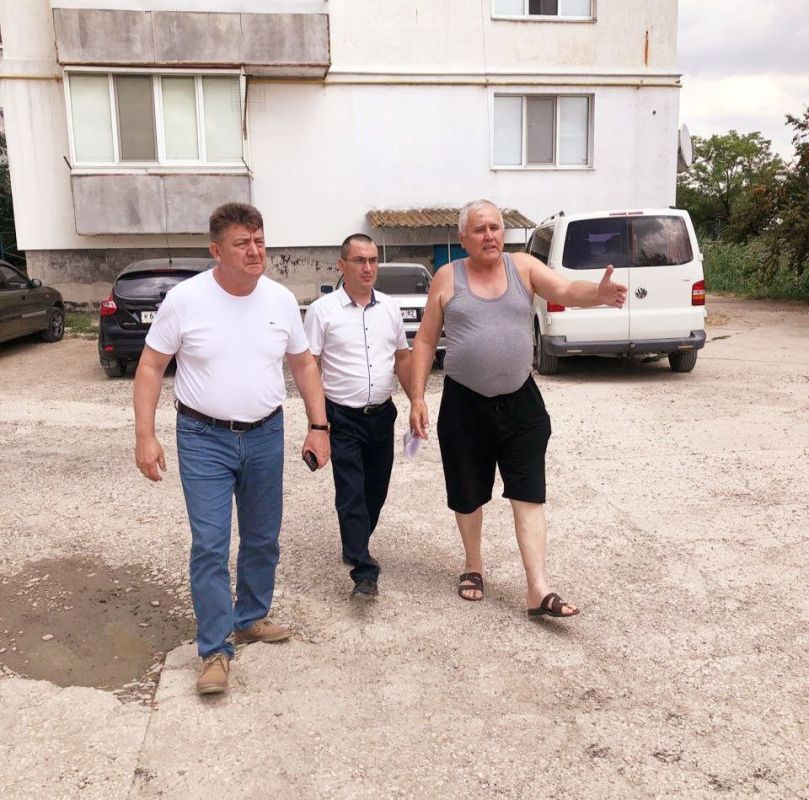 Айдер Типпа: В ходе обхода улицы Проезжая города Джанкоя обсудили с местными жителями вопросы благоустройства территории Айдер Типпа: В ходе обхода улицы Проезжая города Джанкоя обсудили с местными жителями вопросы благоустройства территории
