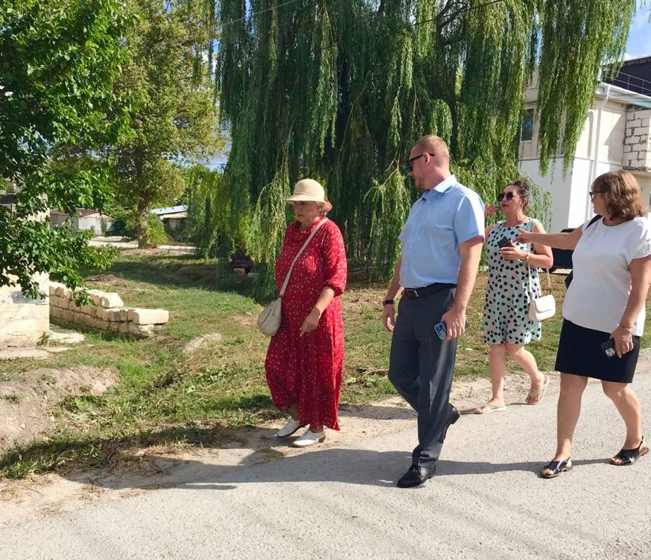 На прошлой неделе на еженедельном личном приёме граждан обратились жители улиц Мичурина и Маяковского в г. Белогорск с проблемой подтопления домовладений в период сезонных дождей, а также утечки воды На прошлой неделе на еженедельном личном приёме граждан обратились жители улиц Мичурина и Маяковского в г. Белогорск с проблемой подтопления домовладений в период сезонных дождей, а также утечки воды