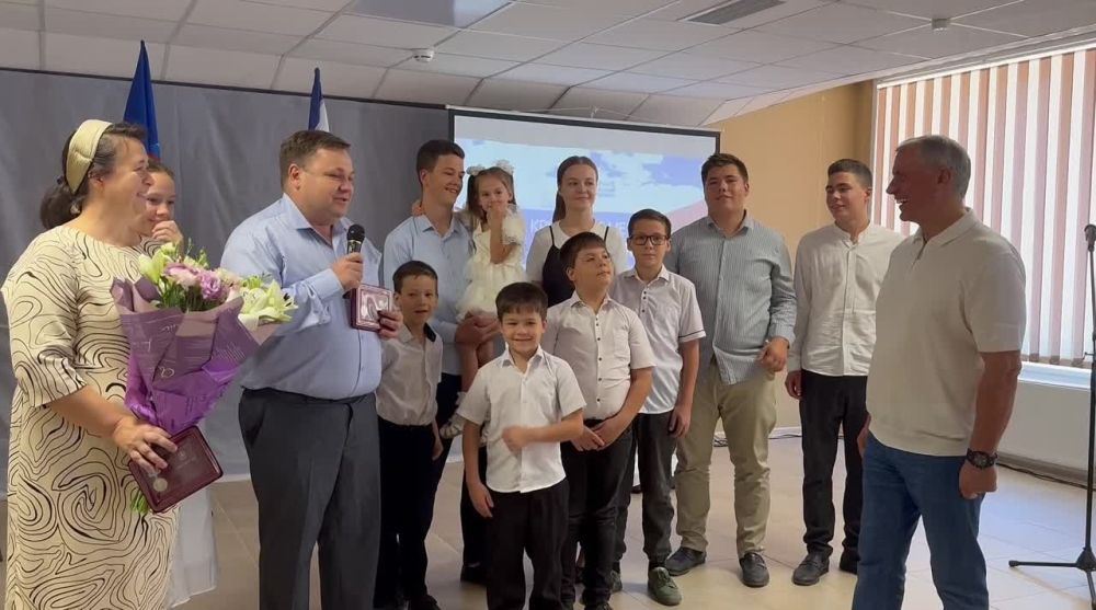 Александр Дудинов: В Черноморском районе большое количество достойных, крепких и дружных семей, являющихся примером для подражания многим молодым парам