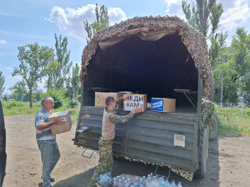 И.о руководителя Судакского местного отделения «Молодой Гвардии» Ирина Якушевская совместно с руководителем территориального органа администрации города Судака в селе Весёлое — Петер С.Г И.о руководителя Судакского местного отделения «Молодой Гвардии» Ирина Якушевская совместно с руководителем территориального органа администрации города Судака в селе Весёлое — Петер С.Г