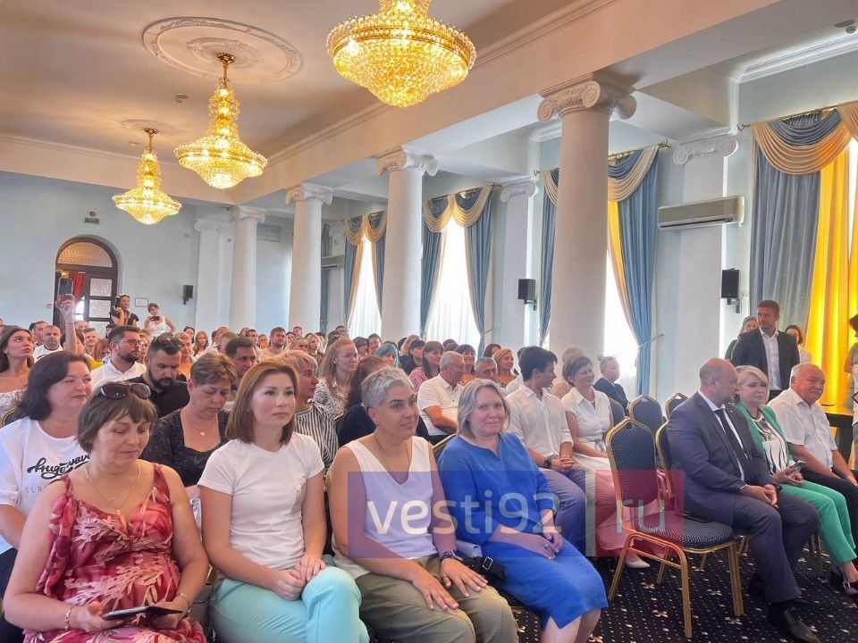В День работника торговли в Севастополе наградили лучших сотрудников отрасли В День работника торговли в Севастополе наградили лучших сотрудников отрасли