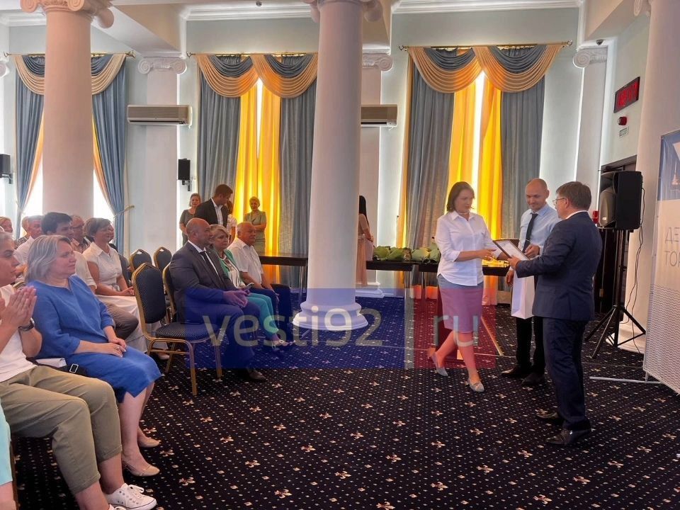 В День работника торговли в Севастополе наградили лучших сотрудников отрасли В День работника торговли в Севастополе наградили лучших сотрудников отрасли