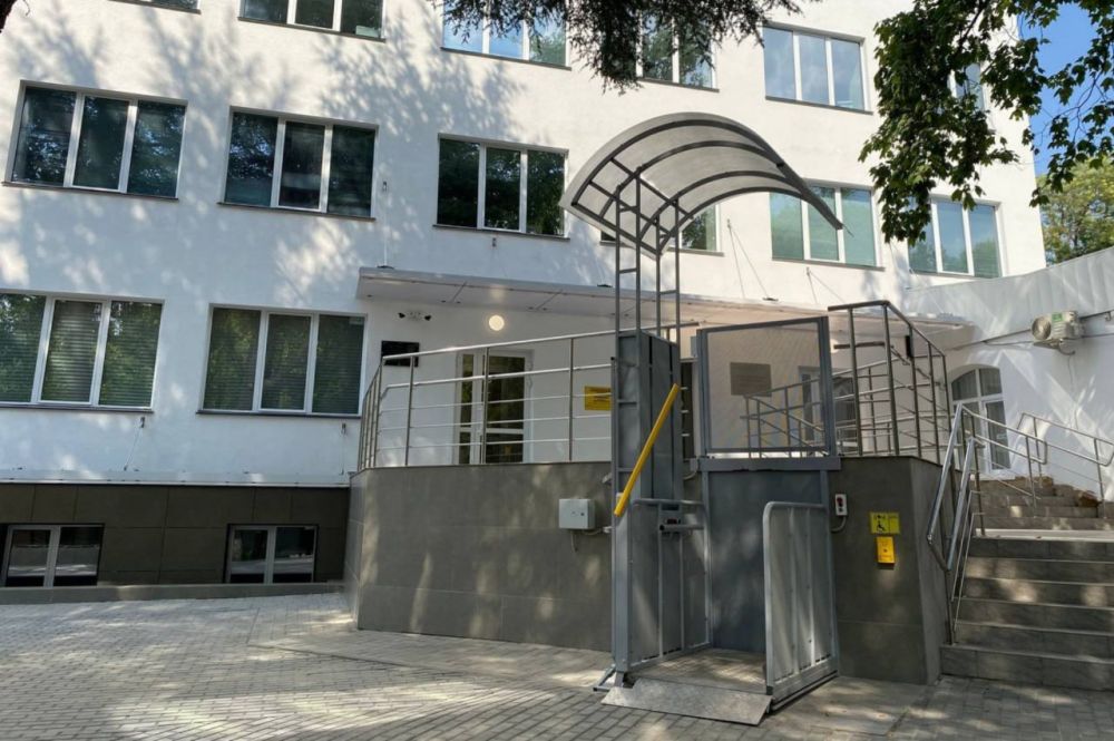 В Симферополе после капремонта открыли консультативную поликлинику РКБ им. Н.А В Симферополе после капремонта открыли консультативную поликлинику РКБ им. Н.А