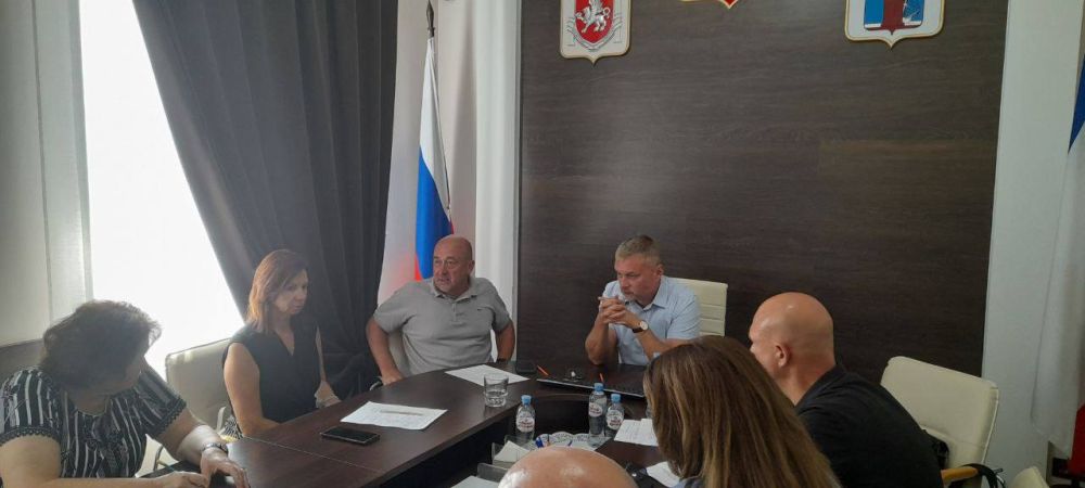Михаил Назаров: В городе Феодосия совместо с министром культуры Республики Крым Татьяной Манежиной и главой администрации ... Михаил Назаров: В городе Феодосия совместо с министром культуры Республики Крым Татьяной Манежиной и главой администрации ...