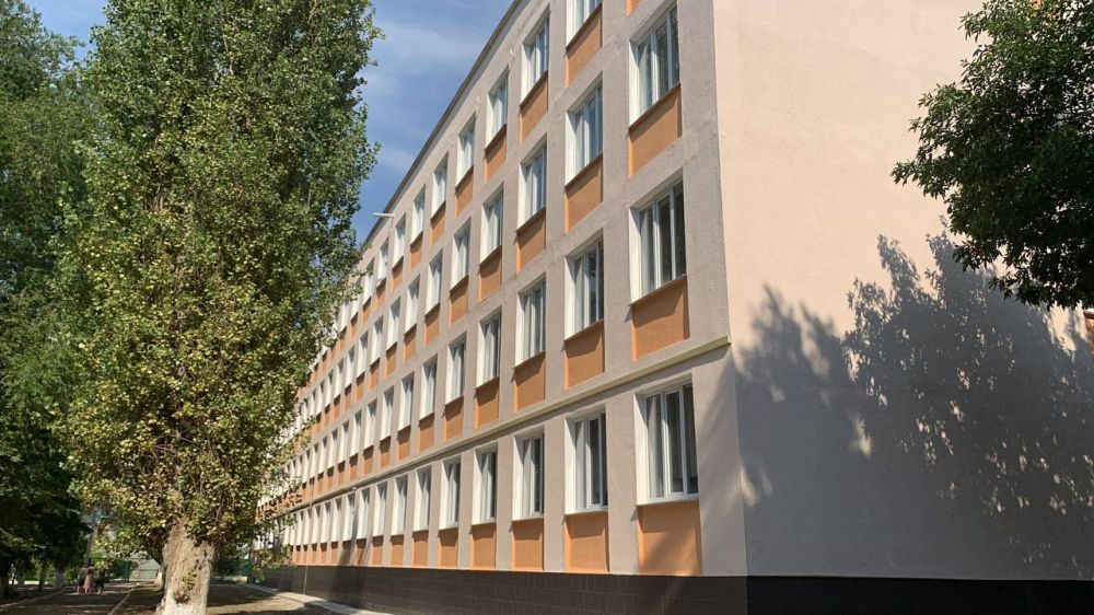 В рамках республиканской адресной инвестиционной программы в Армянске завершился капитальный ремонт фасада школы-лицея №2 В рамках республиканской адресной инвестиционной программы в Армянске завершился капитальный ремонт фасада школы-лицея №2