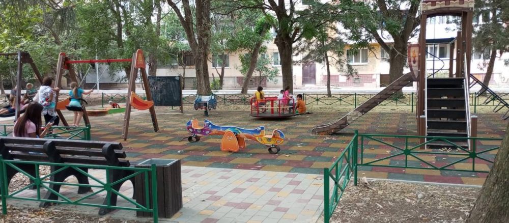 В Армянске завершены работы по благоустройству трех детских игровых площадок, которые теперь готовы радовать юных жителей В Армянске завершены работы по благоустройству трех детских игровых площадок, которые теперь готовы радовать юных жителей