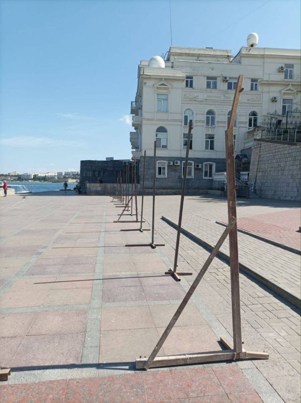 «В рамках поручения губернатора и выделенных средств, мы приступаем к установке временного ограждения на набережной Приморского бульвара», – Евгений Горлов «В рамках поручения губернатора и выделенных средств, мы приступаем к установке временного ограждения на набережной Приморского бульвара», – Евгений Горлов