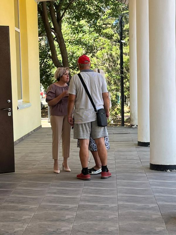 Ольга Урайкина: Вечера приняла участие в выездном приёме граждан, который специалисты министерств и ведомств Республики Крым от имени Председателя Государственного Совета Республики Крым Владимира Константинова проводили в Бахчисарайском районе Ольга Урайкина: Вечера приняла участие в выездном приёме граждан, который специалисты министерств и ведомств Республики Крым от имени Председателя Государственного Совета Республики Крым Владимира Константинова проводили в Бахчисарайском районе