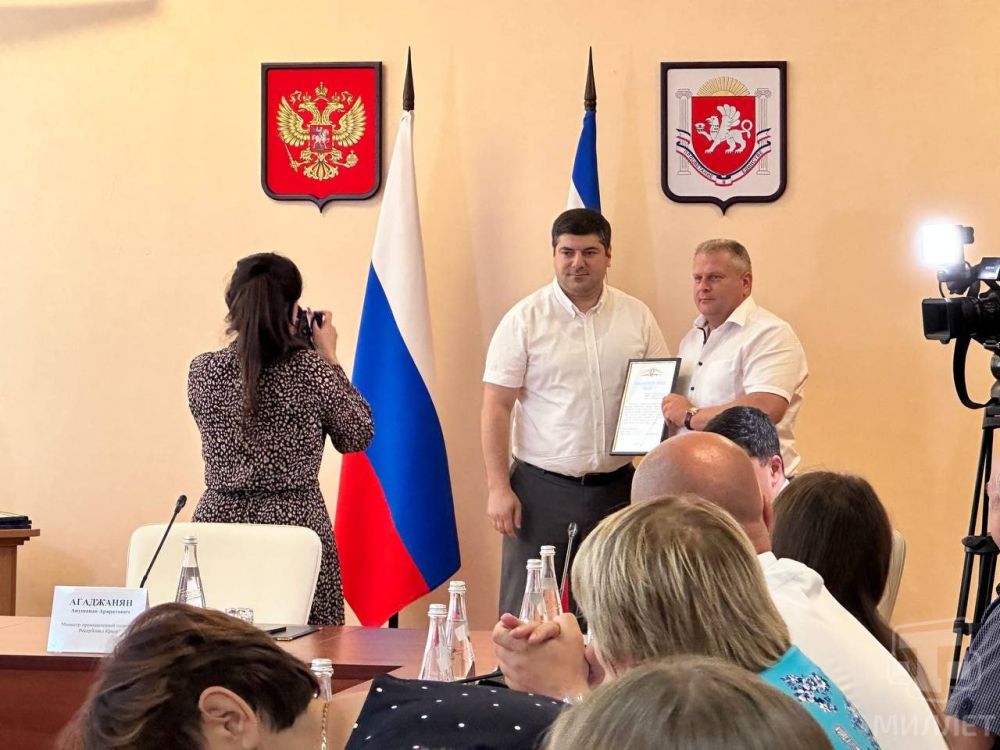 В Симферополе наградили победителей ежегодного конкурса профессионального мастерства «Лучший по профессии», передаёт корреспондент телеканала «Миллет» В Симферополе наградили победителей ежегодного конкурса профессионального мастерства «Лучший по профессии», передаёт корреспондент телеканала «Миллет»