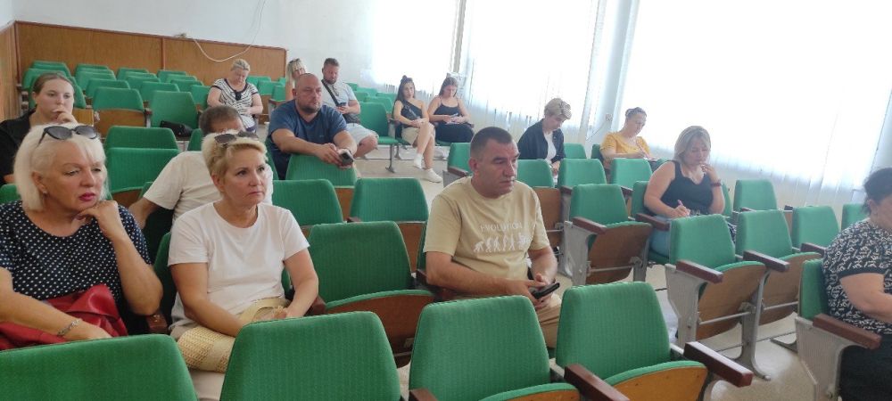 В рамках проекта «Час предпринимательства» в администрации города Армянска проведена встреча-совещание с предпринимателями, работающими в сфере общественного питания В рамках проекта «Час предпринимательства» в администрации города Армянска проведена встреча-совещание с предпринимателями, работающими в сфере общественного питания