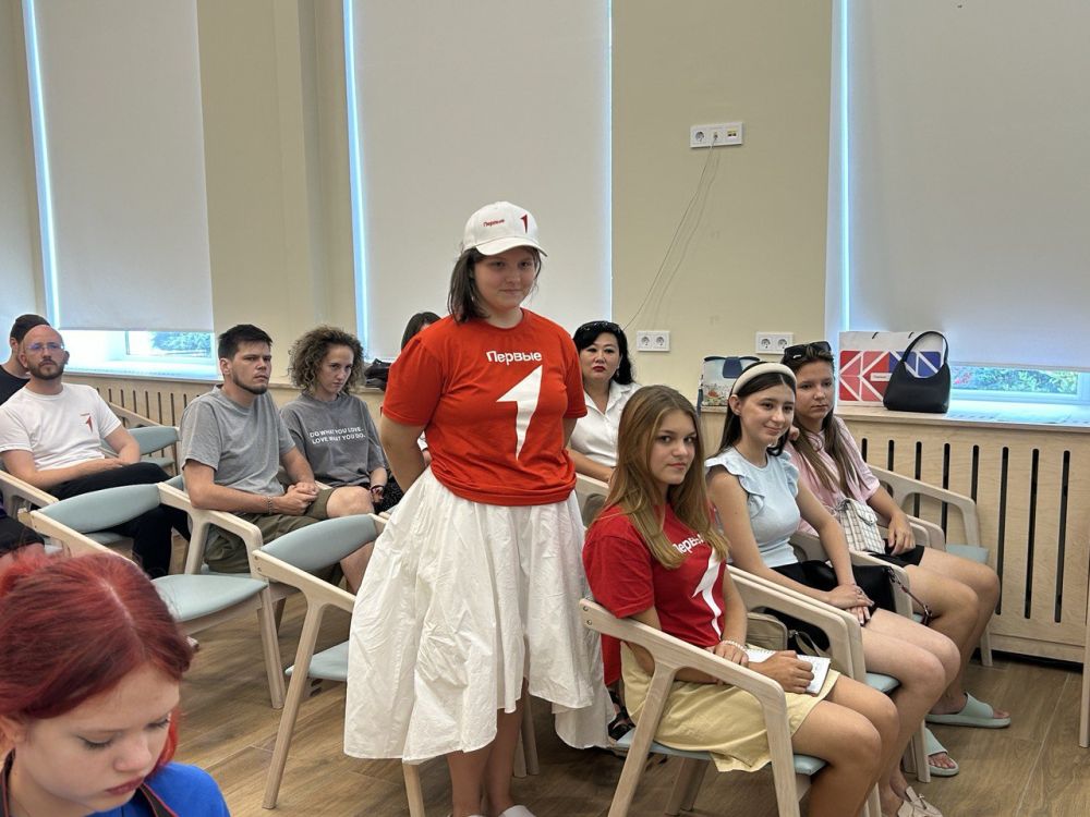 Екатерина Алтабаева: Сегодня вместе с Героем Российской Федерации, участником специальной военной операции Романом Сергеевичем Кулаковым встретилась с севастопольскими школьниками - участниками «Движения первых» Екатерина Алтабаева: Сегодня вместе с Героем Российской Федерации, участником специальной военной операции Романом Сергеевичем Кулаковым встретилась с севастопольскими школьниками - участниками «Движения первых»