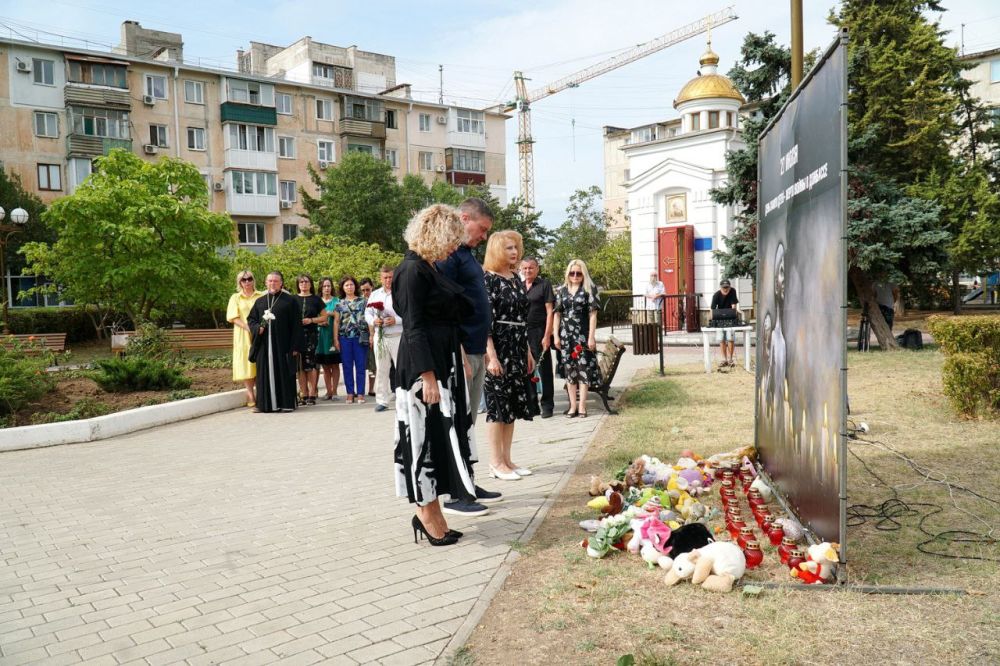 Александр Юрьев: В сквере им. Маршала Соколова организован мемориал ко Дню памяти детей – жертв войны в Донбассе Александр Юрьев: В сквере им. Маршала Соколова организован мемориал ко Дню памяти детей – жертв войны в Донбассе