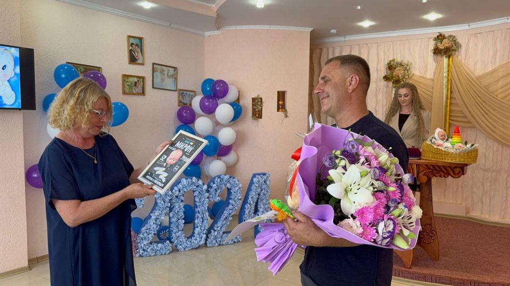В Черноморском отделе ЗАГС состоялась торжественная церемония регистрации сотого новорожденного! В Черноморском отделе ЗАГС состоялась торжественная церемония регистрации сотого новорожденного!