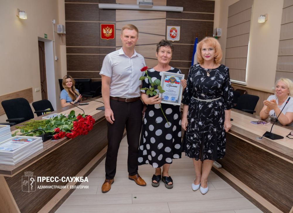 В Евпатории чествовали работников торговли В Евпатории чествовали работников торговли