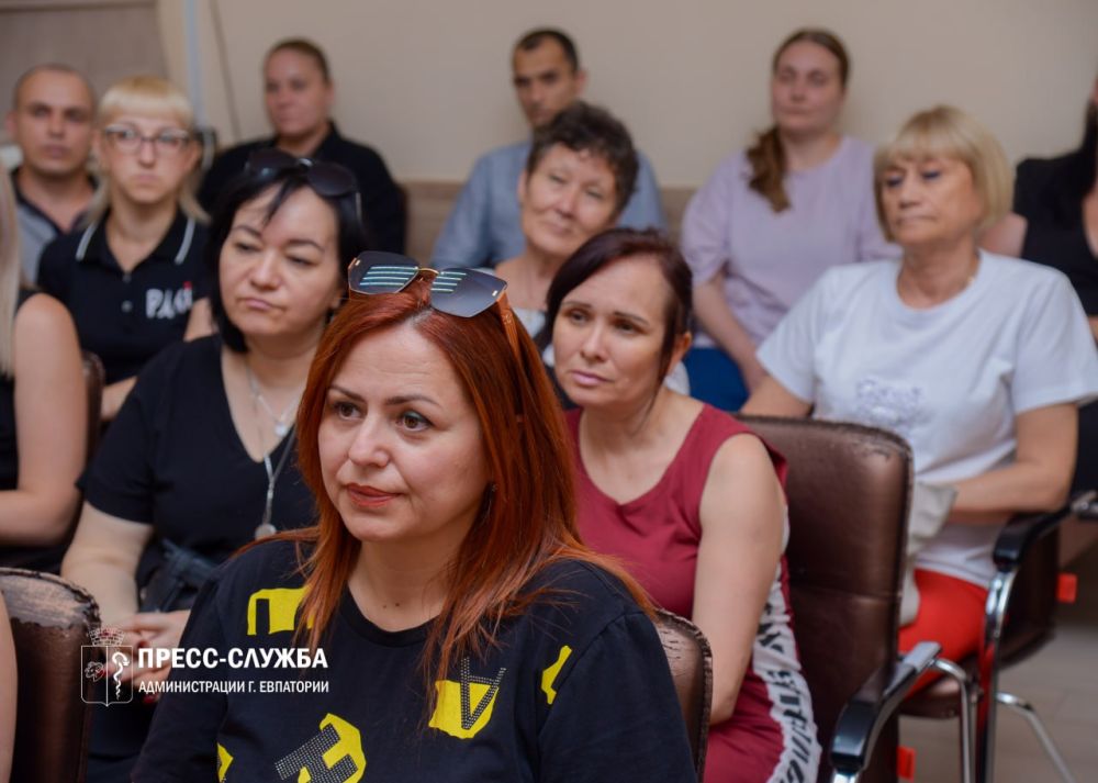 В Евпатории чествовали работников торговли В Евпатории чествовали работников торговли