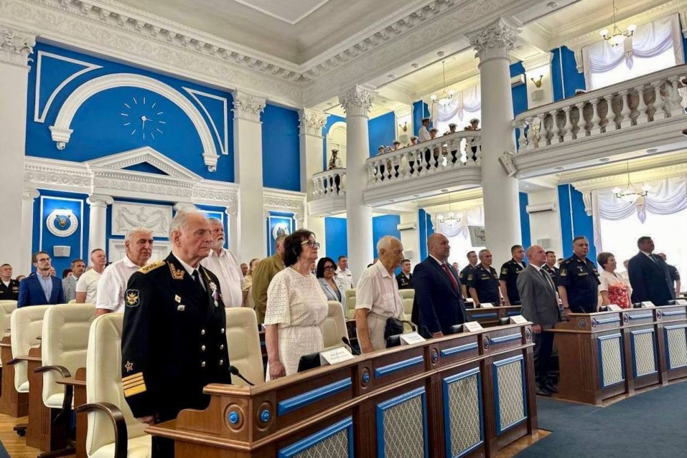 Владимир Немцев: Сегодня в Законодательном Собрании города Севастополя состоялось торжественное вручение знака отличия «Почётный гражданин города Севастополя» адмиралу Игорю Владимировичу Касатонову Владимир Немцев: Сегодня в Законодательном Собрании города Севастополя состоялось торжественное вручение знака отличия «Почётный гражданин города Севастополя» адмиралу Игорю Владимировичу Касатонову