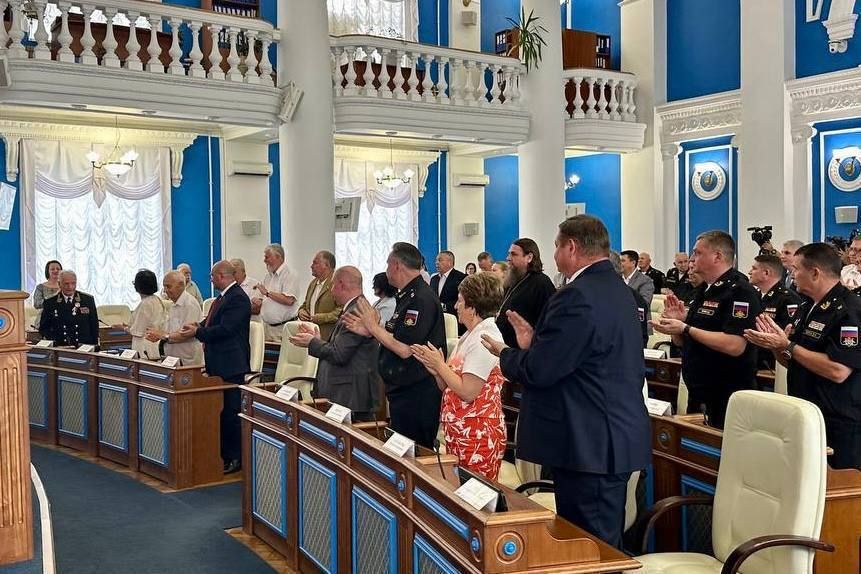 Владимир Немцев: Сегодня в Законодательном Собрании города Севастополя состоялось торжественное вручение знака отличия «Почётный гражданин города Севастополя» адмиралу Игорю Владимировичу Касатонову Владимир Немцев: Сегодня в Законодательном Собрании города Севастополя состоялось торжественное вручение знака отличия «Почётный гражданин города Севастополя» адмиралу Игорю Владимировичу Касатонову