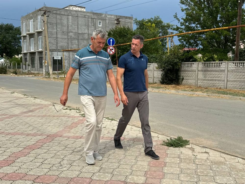 Александр Дудинов: Вместе с и.о. главы администрации Межводненского сельского поселения Альбертом Фарраховым осмотрели территории для уборки в Межводном. Это далеко не «серые» Александр Дудинов: Вместе с и.о. главы администрации Межводненского сельского поселения Альбертом Фарраховым осмотрели территории для уборки в Межводном. Это далеко не «серые»