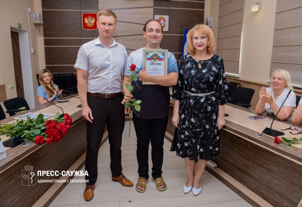 В Евпатории чествовали работников торговли В Евпатории чествовали работников торговли