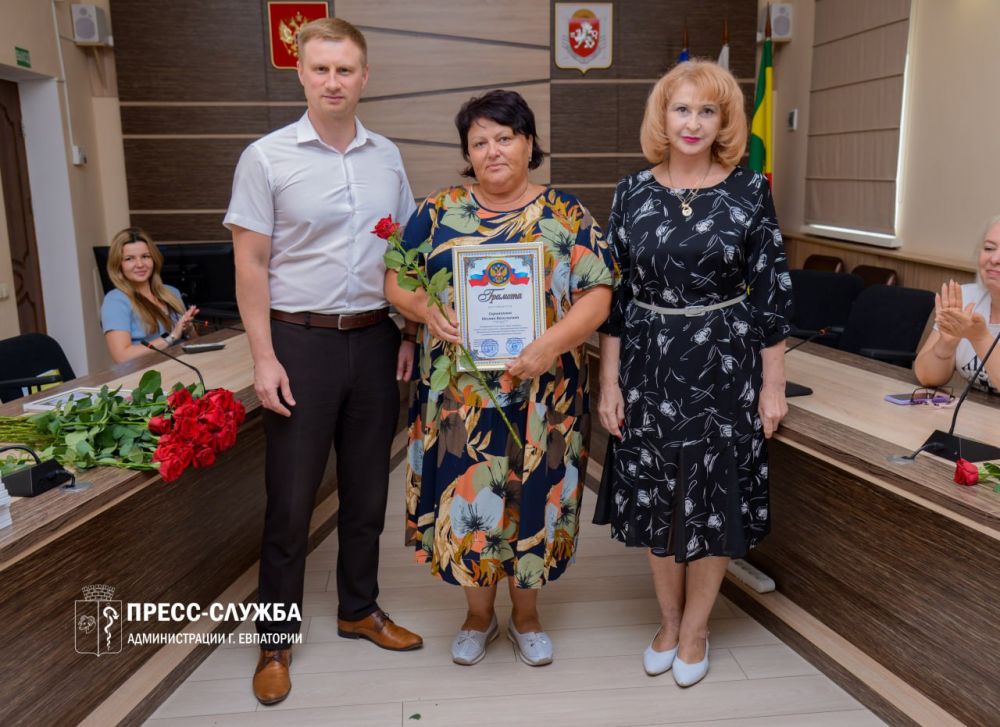 В Евпатории чествовали работников торговли В Евпатории чествовали работников торговли