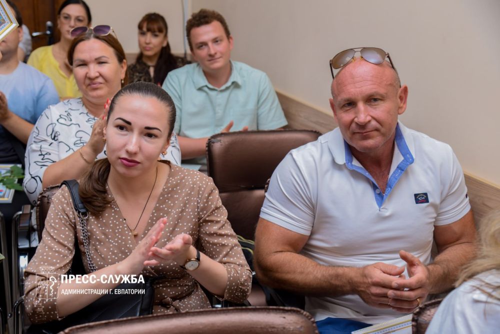 В Евпатории чествовали работников торговли В Евпатории чествовали работников торговли