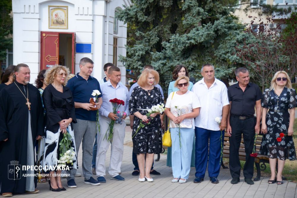 В Евпатории прошла акция, посвященная Дню памяти детей – жертв войны в Донбассе В Евпатории прошла акция, посвященная Дню памяти детей – жертв войны в Донбассе