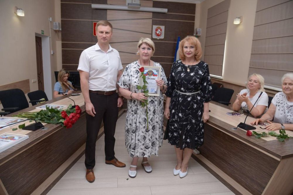 Эммилия Леонова: В преддверии Дня работника торговли совместно с заместителем главы администрации Иваном Сергеевичем Ворохобиным наградили лучших представителей отрасли и поздравили их с праздником Эммилия Леонова: В преддверии Дня работника торговли совместно с заместителем главы администрации Иваном Сергеевичем Ворохобиным наградили лучших представителей отрасли и поздравили их с праздником