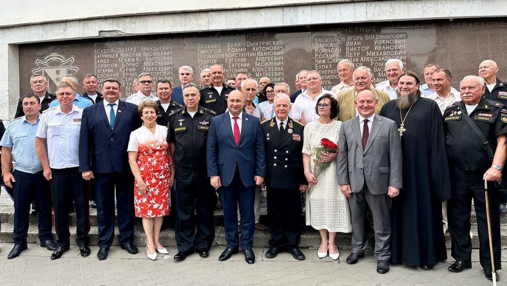 Владимир Немцев: Сегодня в Законодательном Собрании города Севастополя состоялось торжественное вручение знака отличия «Почётный гражданин города Севастополя» адмиралу Игорю Владимировичу Касатонову