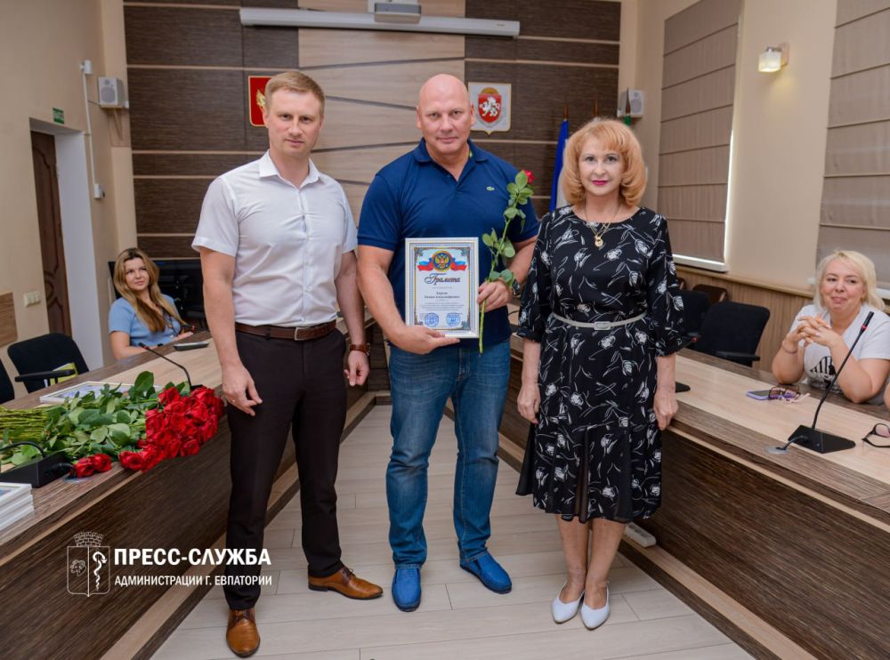 В Евпатории чествовали работников торговли В Евпатории чествовали работников торговли