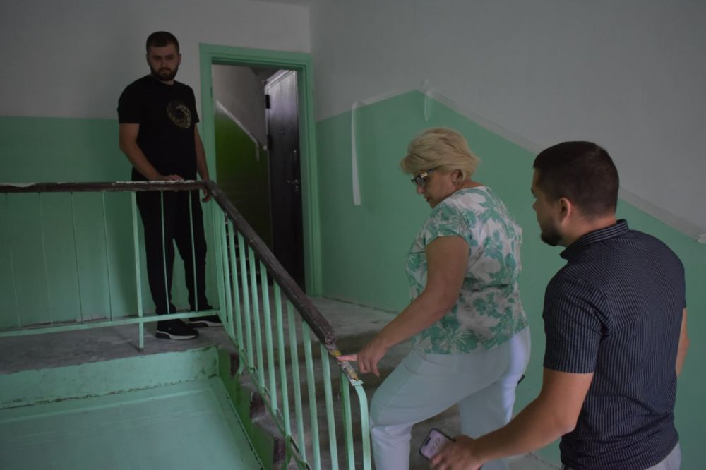 Галина Огнёва: Начала субботнее утро с проверки подъездов многоквартирных домов Галина Огнёва: Начала субботнее утро с проверки подъездов многоквартирных домов