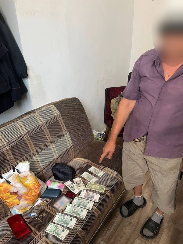 В Керчи полицейские вернули пенсионерке украденные личные вещи и денежные средства В Керчи полицейские вернули пенсионерке украденные личные вещи и денежные средства