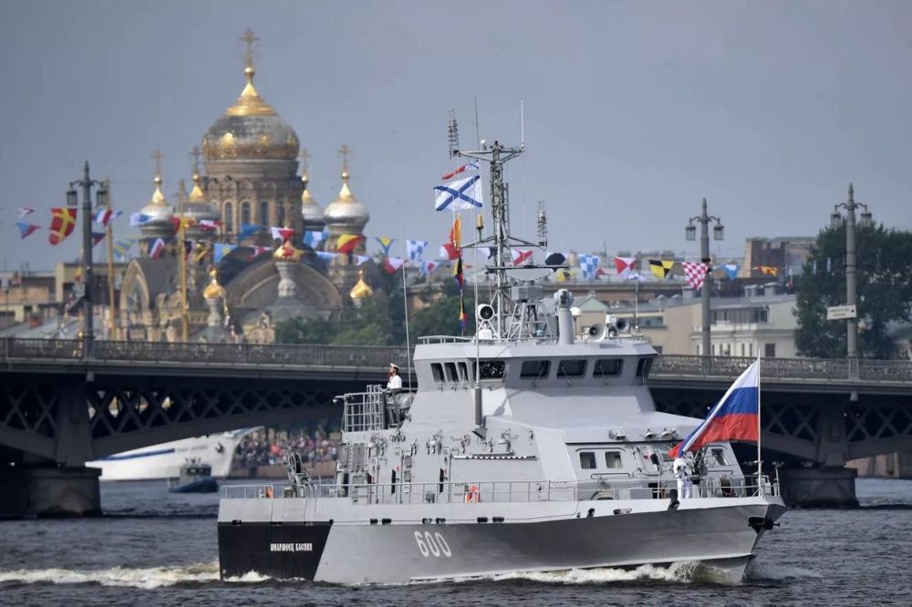 Владимир Константинов: Ежегодно в последнее воскресенье июля мы отмечаем День Военно-морского флота России. Владимир Константинов: Ежегодно в последнее воскресенье июля мы отмечаем День Военно-морского флота России.
