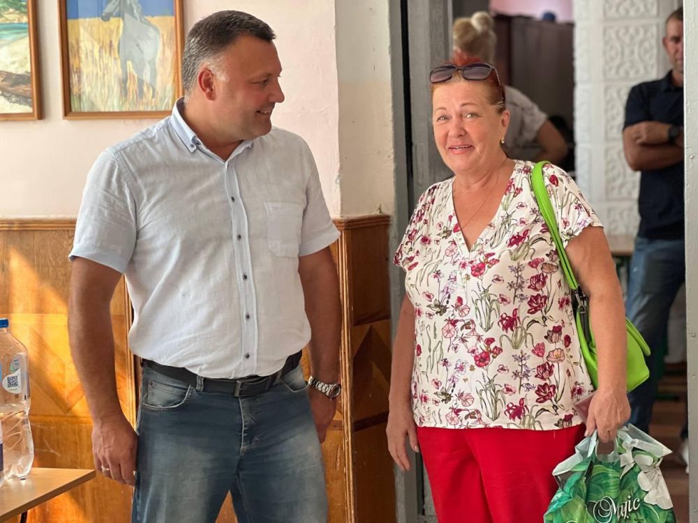 Сегодня в Джанкое на базе Детского дома творчества прошел выездной прием граждан от имени председателя Государственного Совета Республики Крым Владимира Константинова Сегодня в Джанкое на базе Детского дома творчества прошел выездной прием граждан от имени председателя Государственного Совета Республики Крым Владимира Константинова