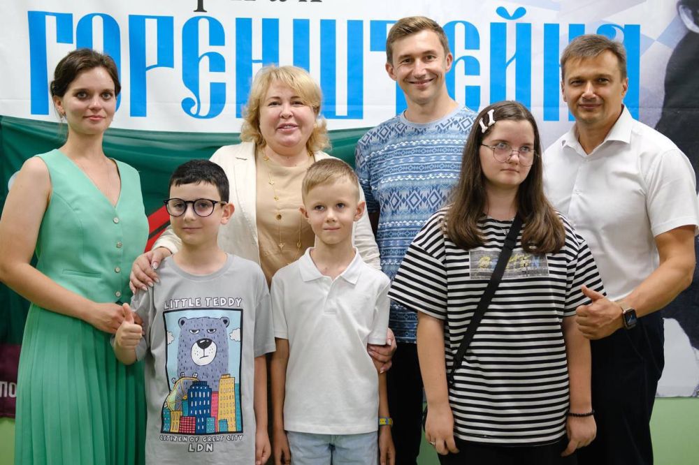 Константин Шимановский: Юных шахматистов Ялты посетил известный гроссмейстер Сергей Александрович Карякин Константин Шимановский: Юных шахматистов Ялты посетил известный гроссмейстер Сергей Александрович Карякин